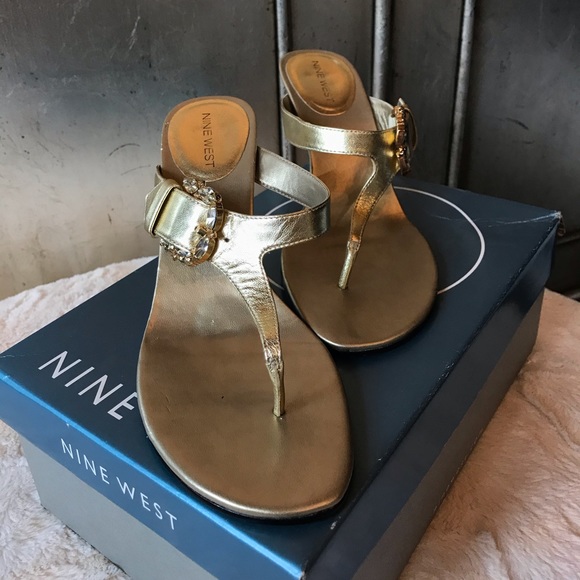 Nine West Gold heel - Picture 3 of 3